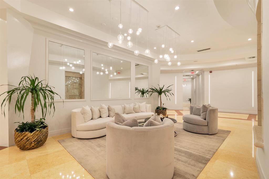 ESPLANADE GRANDE CONDO - Residential