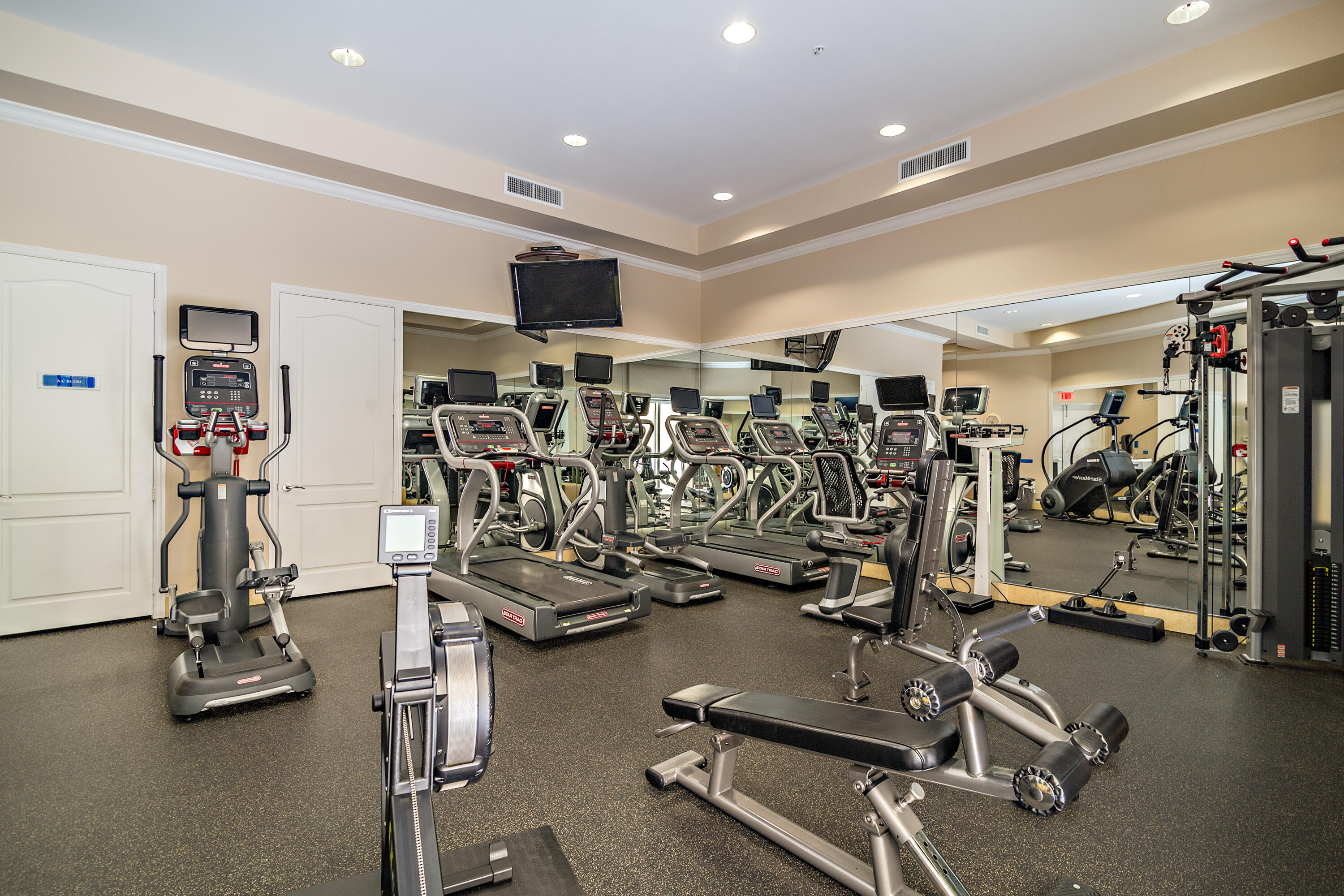 ESPLANADE GRANDE CONDO - Residential