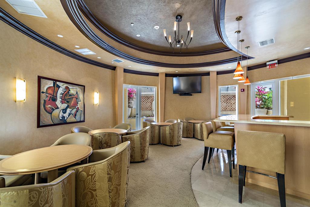 ESPLANADE GRANDE CONDO - Residential