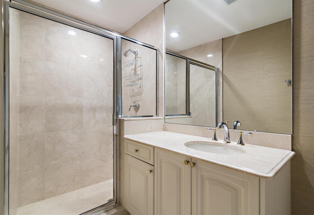 ESPLANADE GRANDE CONDO - Residential