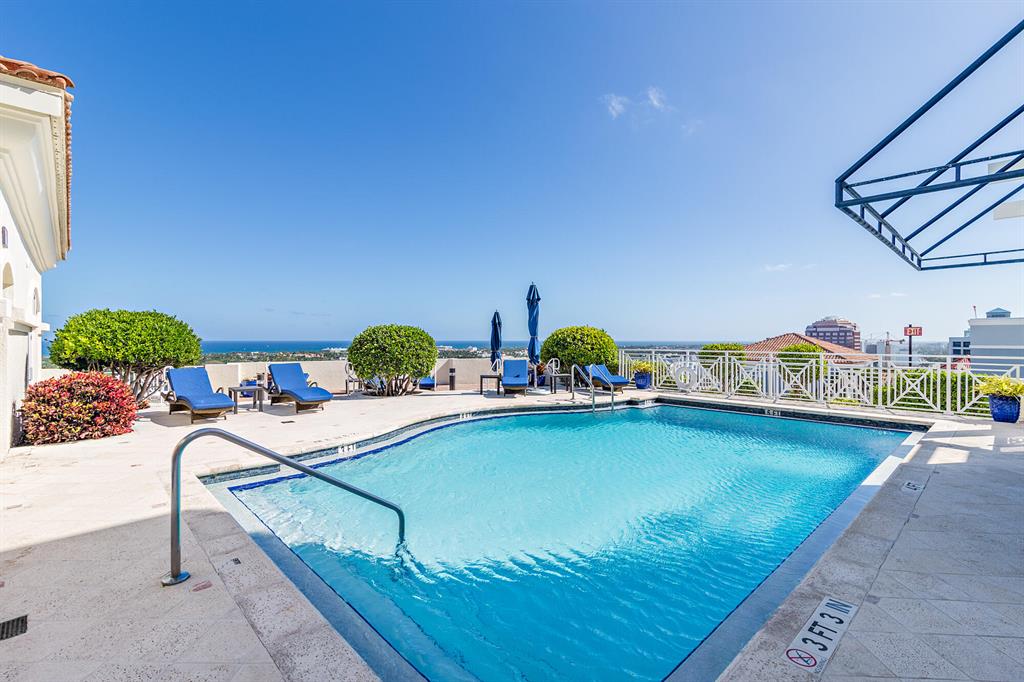 ESPLANADE GRANDE CONDO - Residential