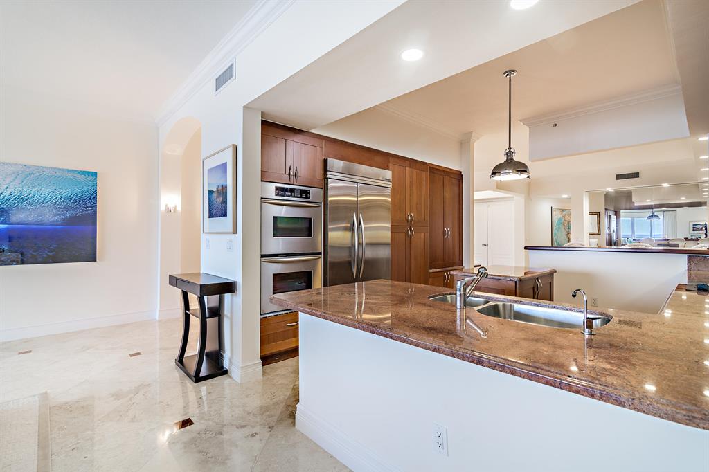 ESPLANADE GRANDE CONDO - Residential