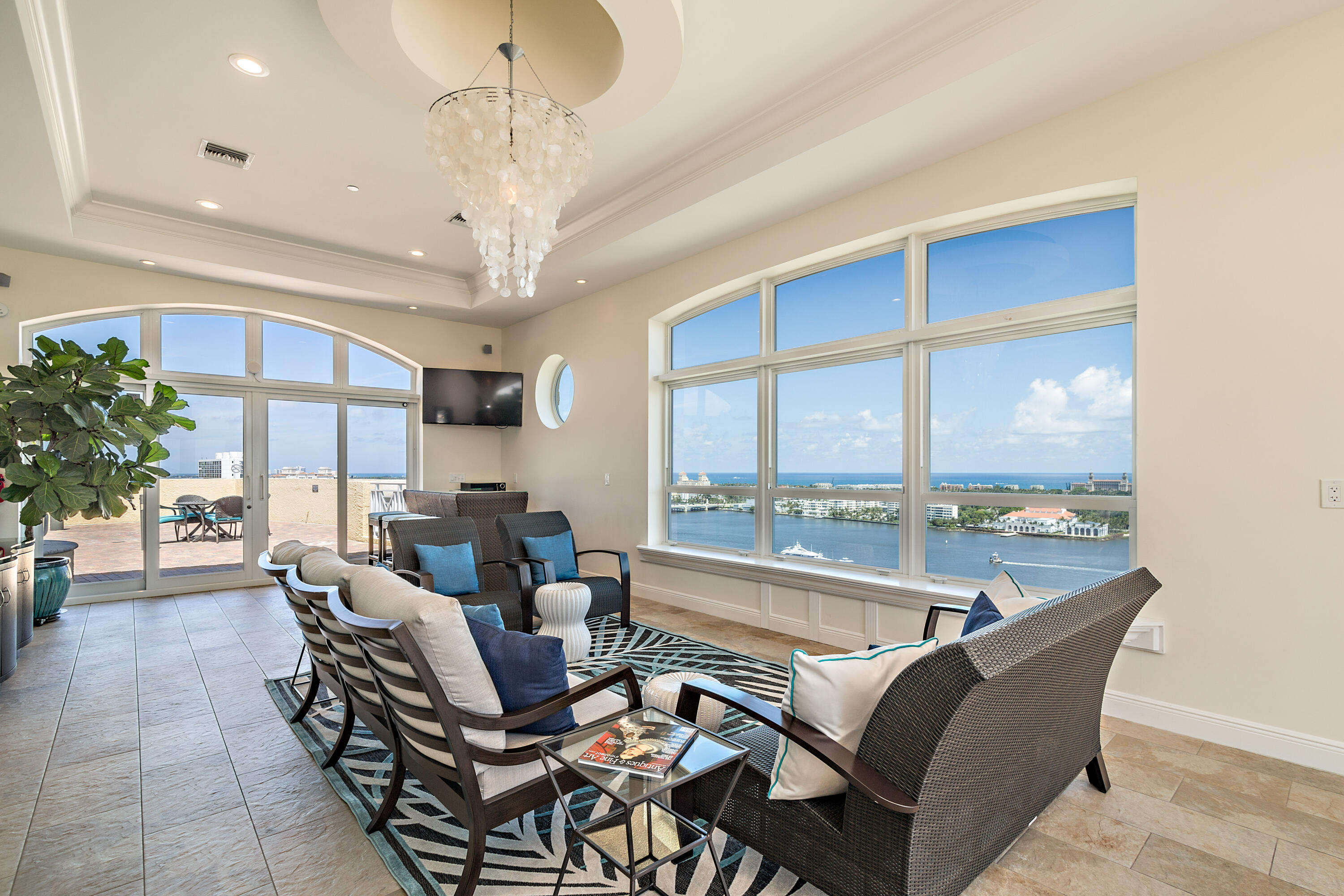 ESPLANADE GRANDE CONDO - Residential