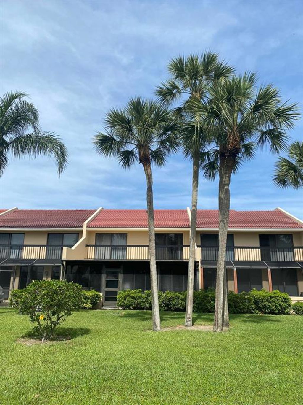 Photo of 818 Windermere Way, Palm Beach Gardens, FL 33418 (MLS # R10704677)