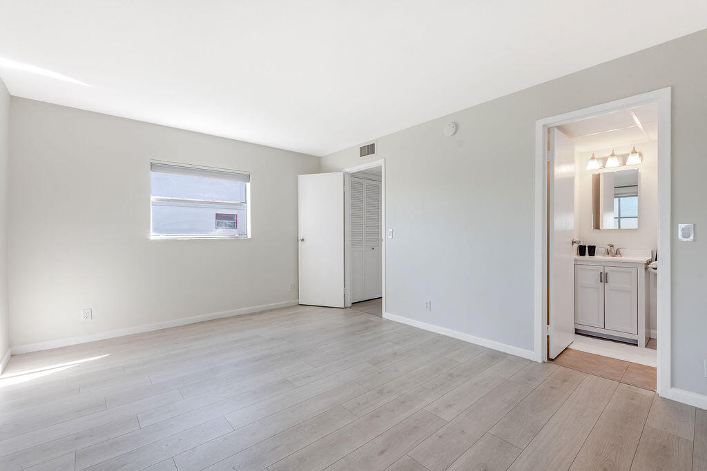 KINGS POINT SAXONY CONDOS - Residential