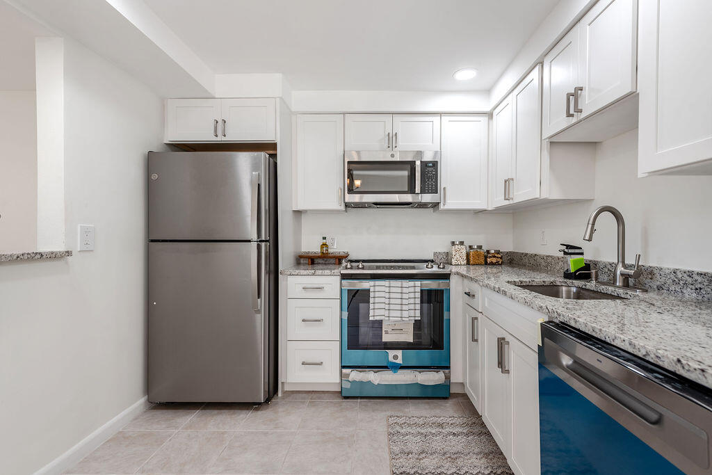 KINGS POINT SAXONY CONDOS - Residential