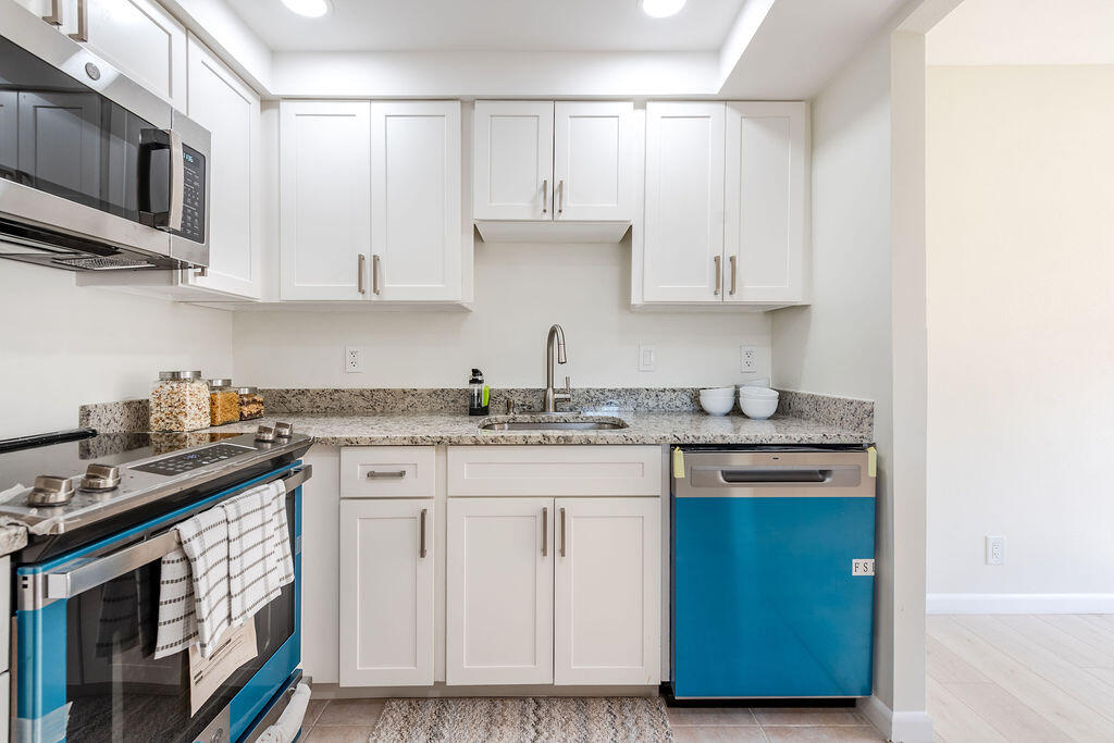 KINGS POINT SAXONY CONDOS - Residential