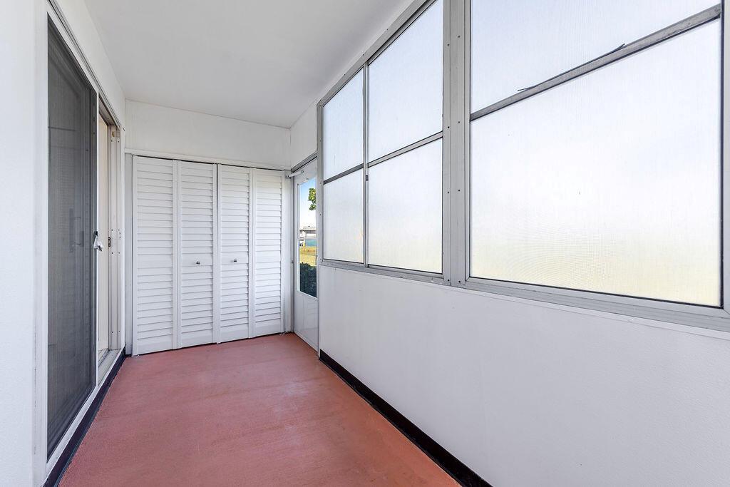 KINGS POINT SAXONY CONDOS - Residential