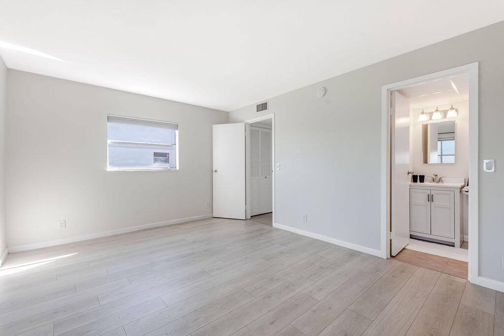 KINGS POINT SAXONY CONDOS - Residential