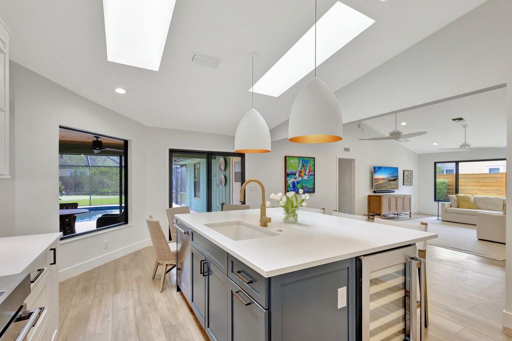 Photo of 18246 River Oaks Circle, Jupiter, FL 33458 (MLS # R11070104)