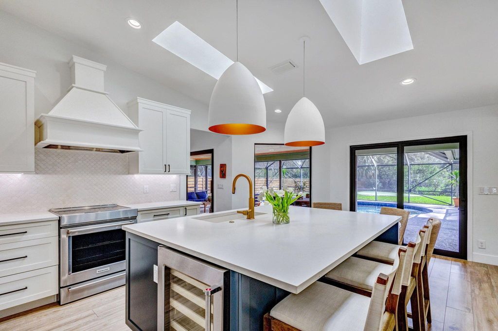 Photo of 18246 River Oaks Circle, Jupiter, FL 33458 (MLS # R11070104)