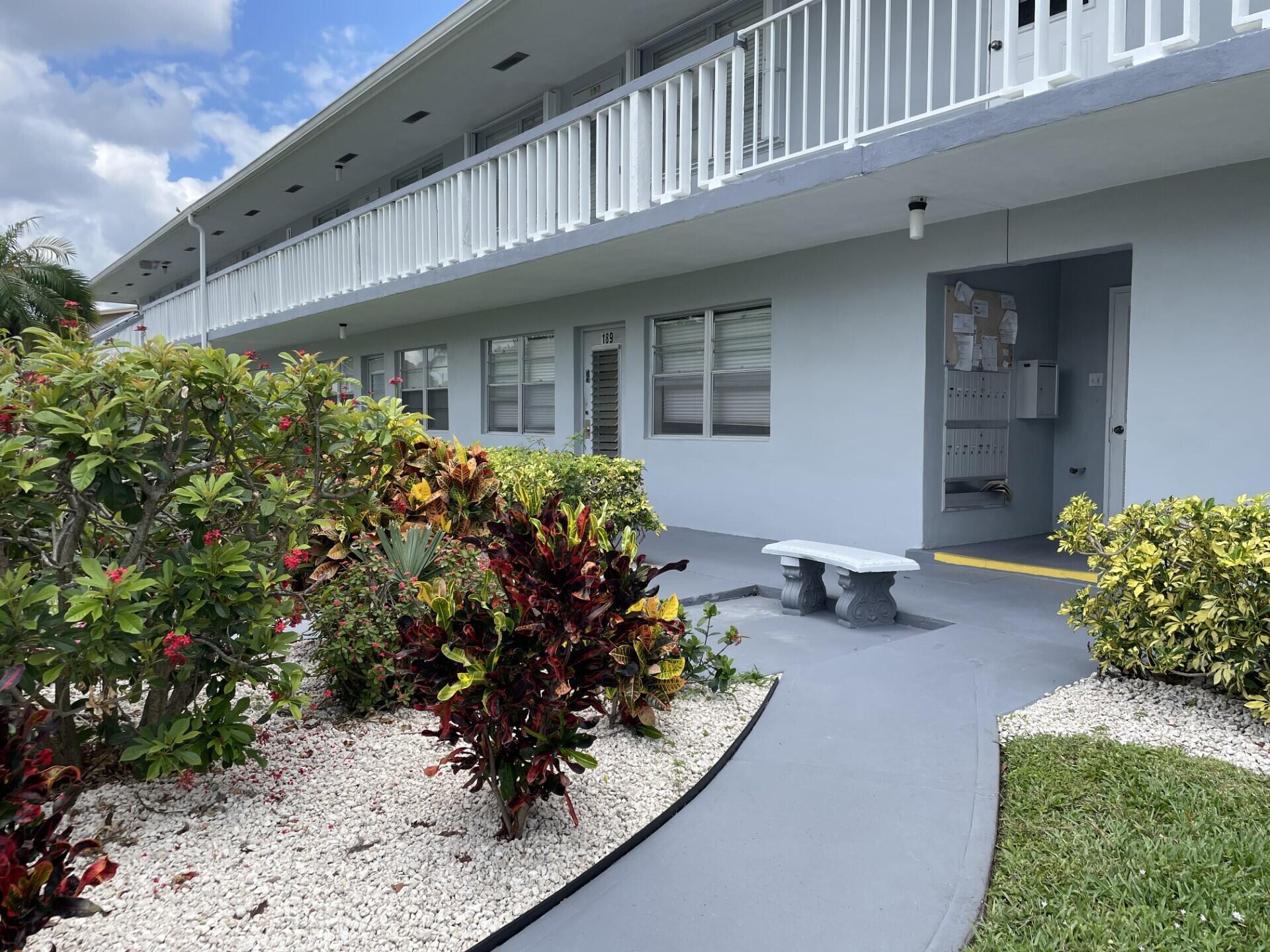 CENTURY VILLAGE - SOMERSE - Residential