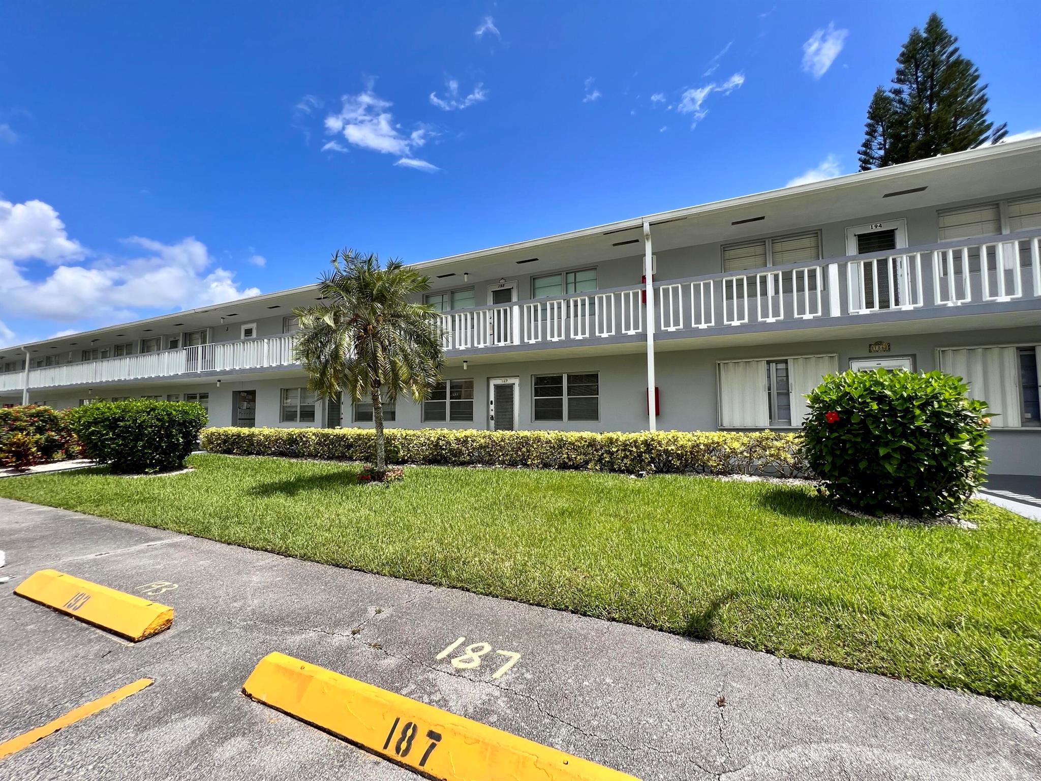 CENTURY VILLAGE - SOMERSE - Residential