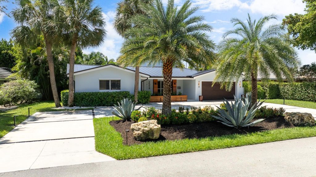 Photo of 2524 NE 37th Drive, Fort Lauderdale, FL 33308 (MLS # F10524030)