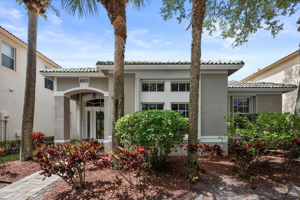 Photo of 8203 Calterra Drive, Palm Beach Gardens, FL 33418 (MLS # B26032520)