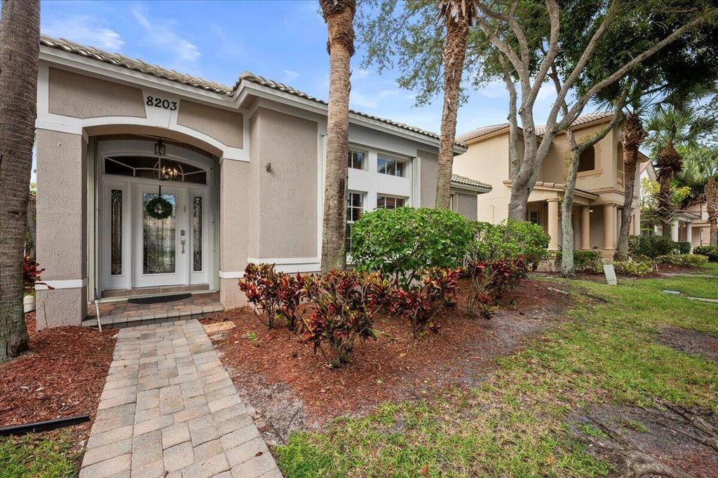 Photo of 8203 Calterra Drive, Palm Beach Gardens, FL 33418 (MLS # B26032520)
