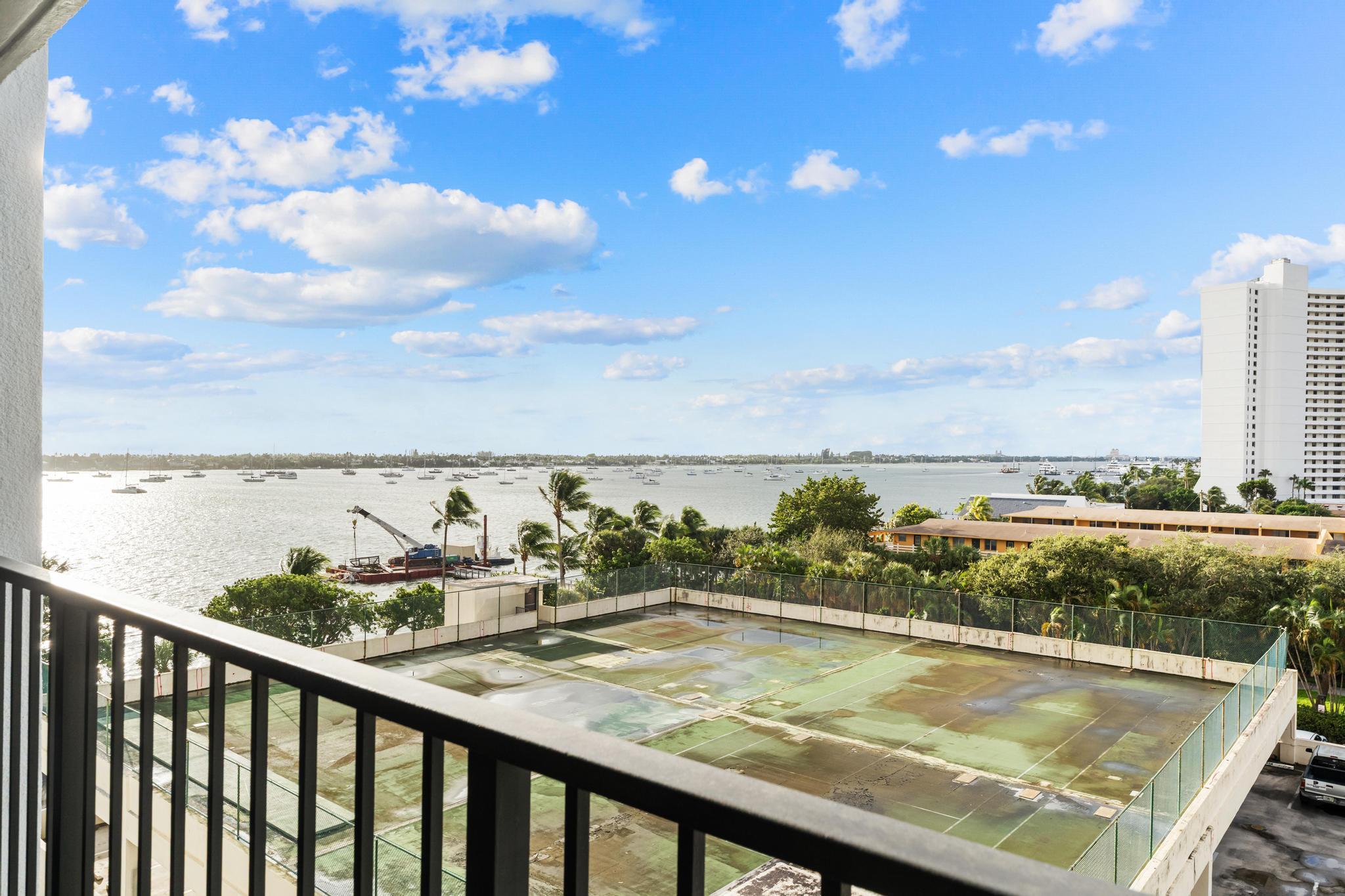 PALM BEACH HOUSE CONDO - Residential