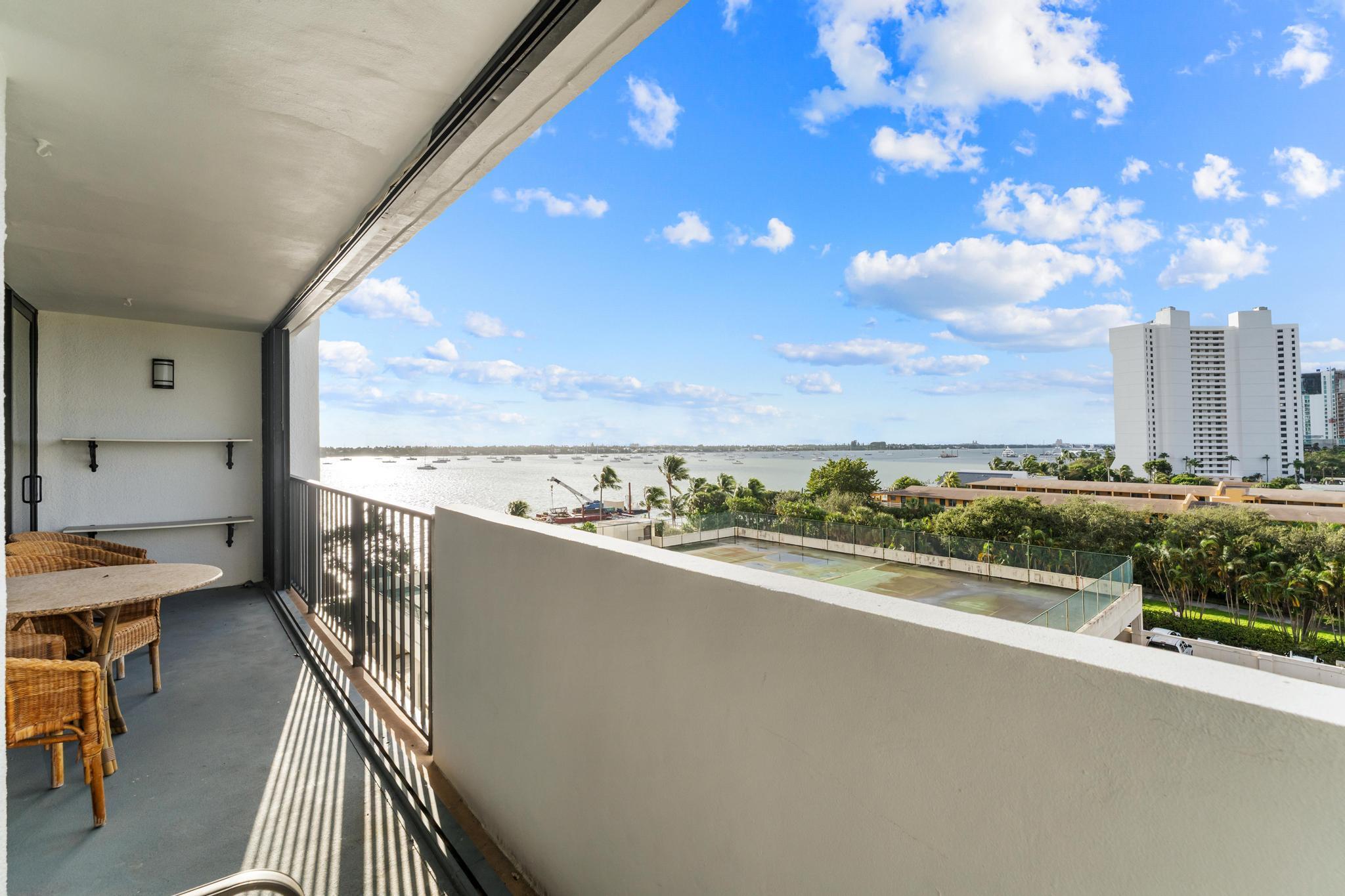 PALM BEACH HOUSE CONDO - Residential