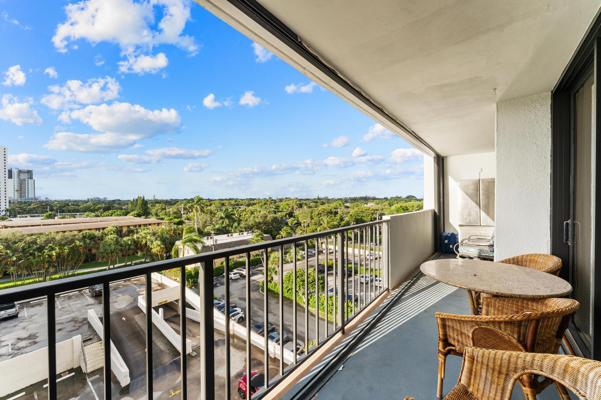 PALM BEACH HOUSE CONDO - Residential