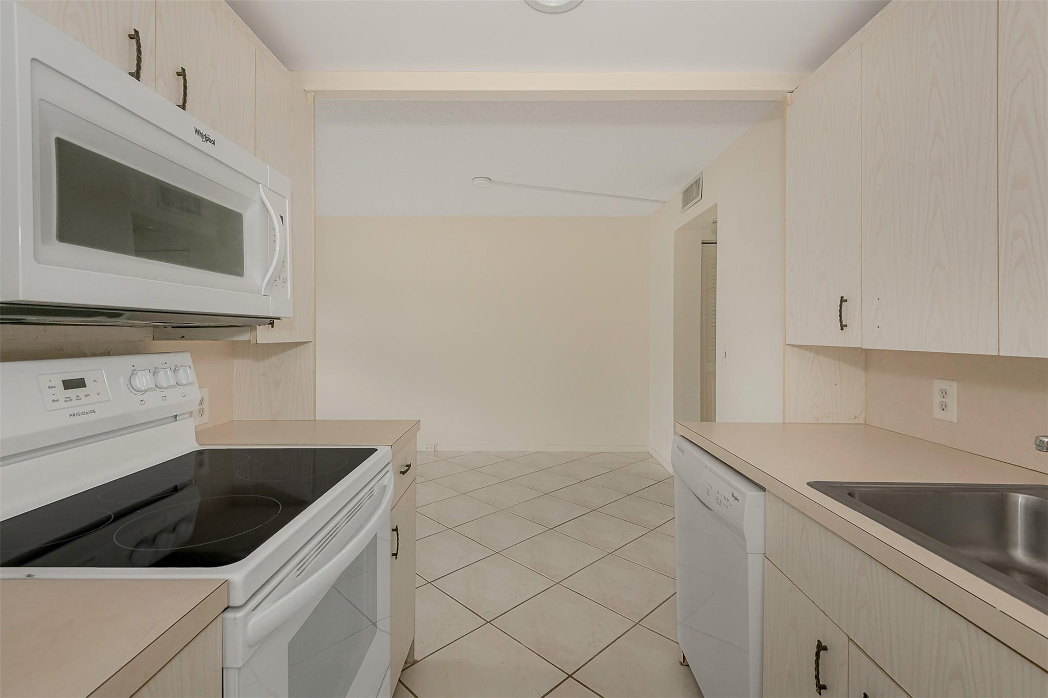 CORNWALL AT CENTURY VILLAGE CONDO - Residential Lease