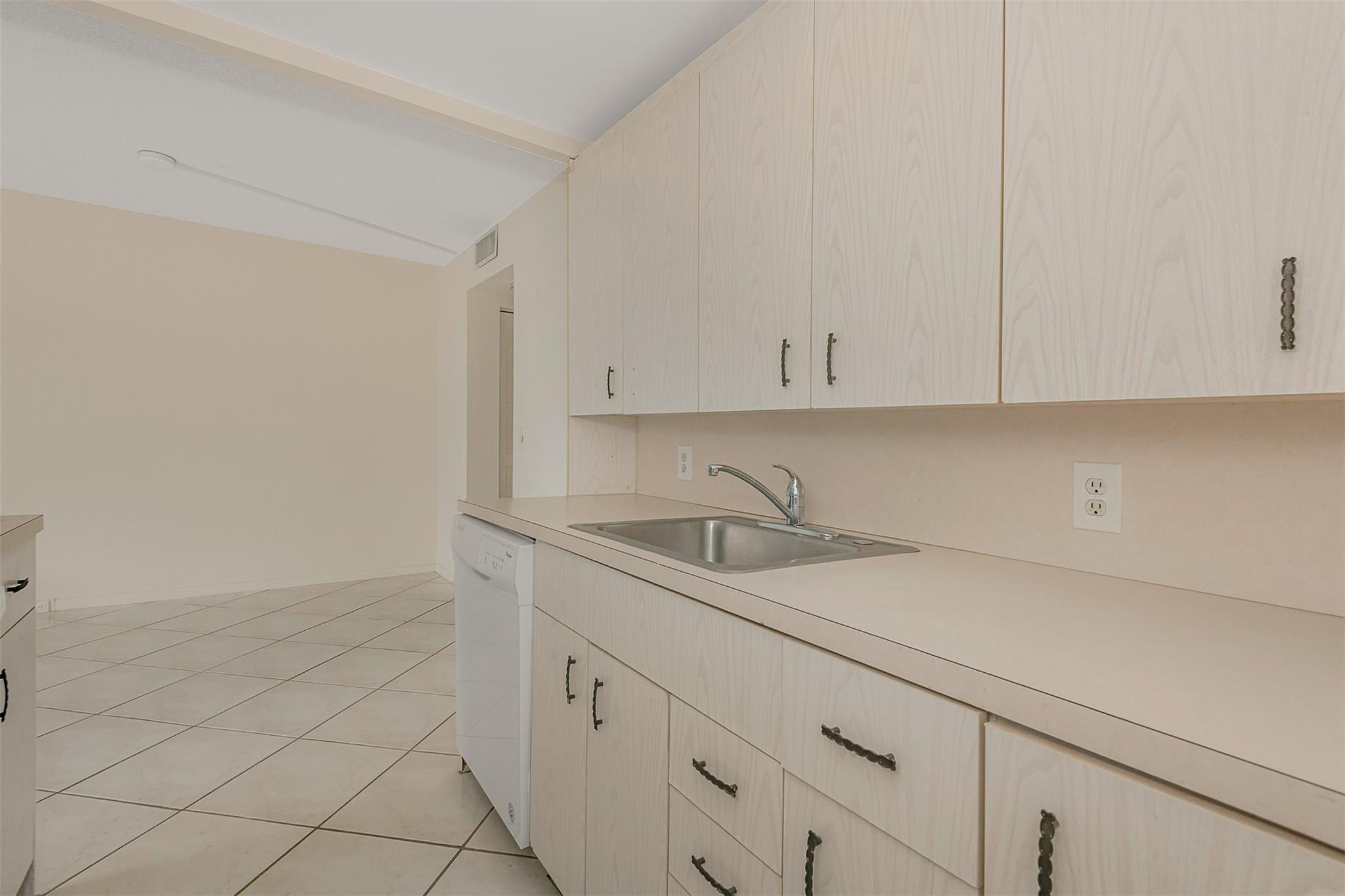 CORNWALL AT CENTURY VILLAGE CONDO - Residential Lease