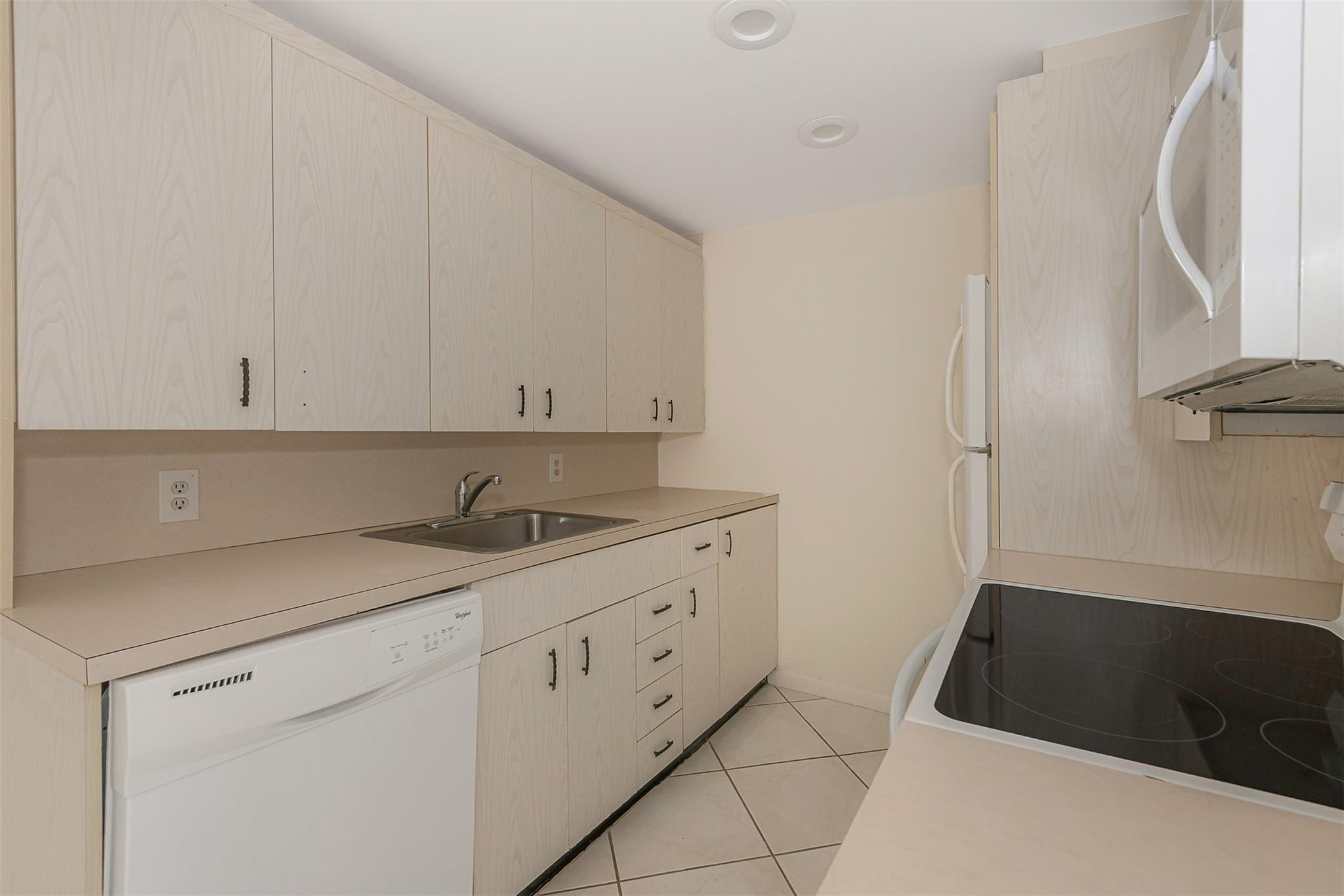 CORNWALL AT CENTURY VILLAGE CONDO - Residential Lease
