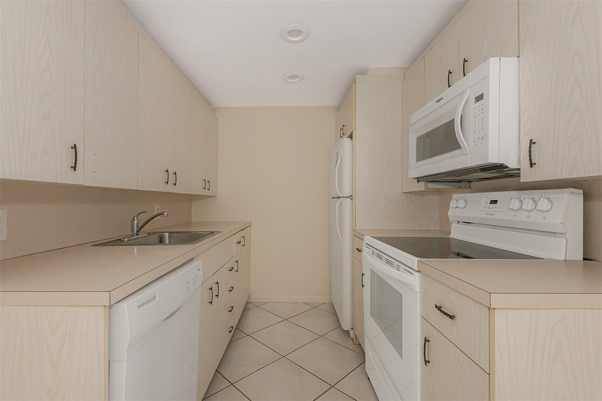 CORNWALL AT CENTURY VILLAGE CONDO - Residential Lease