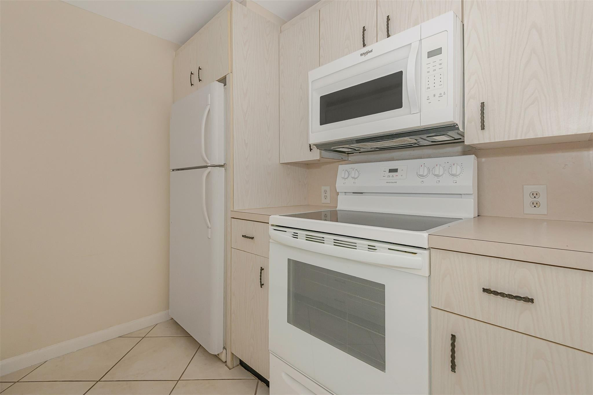 CORNWALL AT CENTURY VILLAGE CONDO - Residential Lease