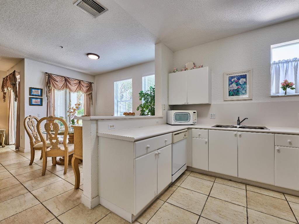 SHOMA COURTYARDS I AT ROYAL PALM CONDOMINIUMS - Residential