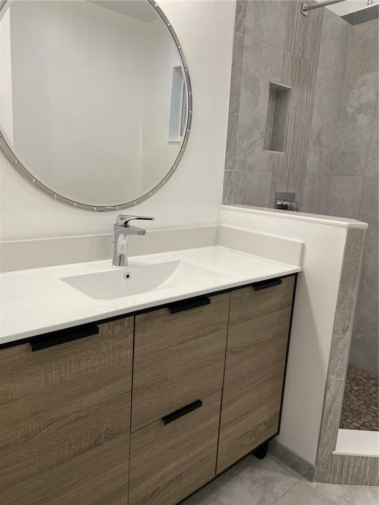 LAS OLAS PARK CORR PLAT - Residential Lease
