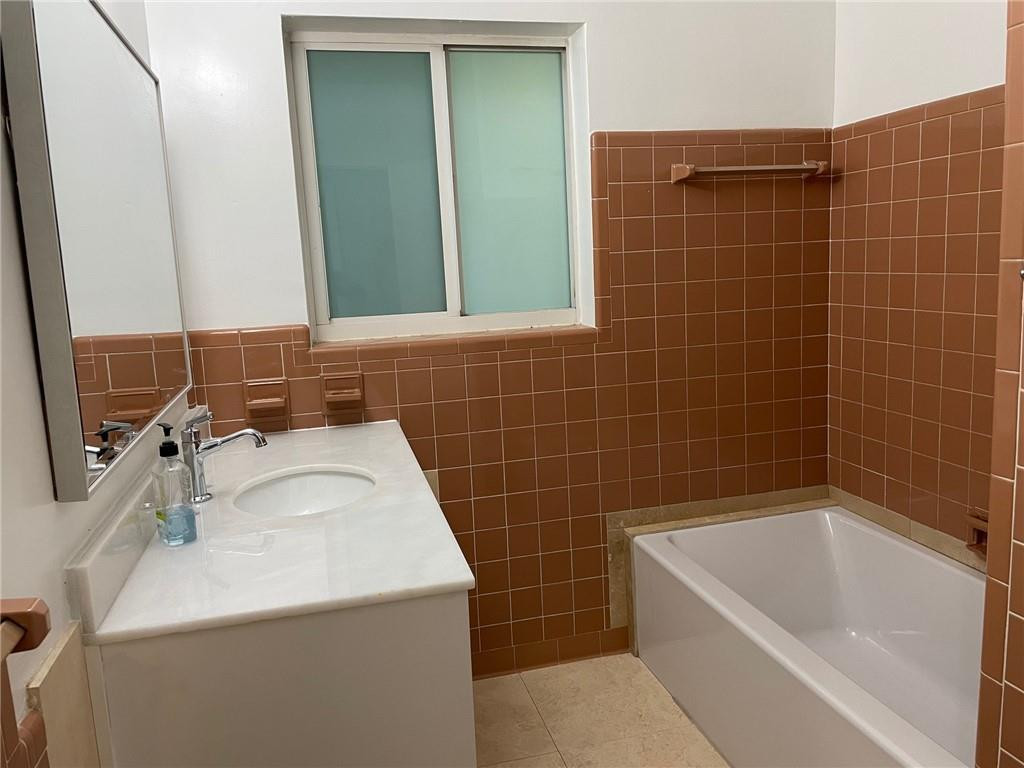 LAS OLAS PARK CORR PLAT - Residential Lease