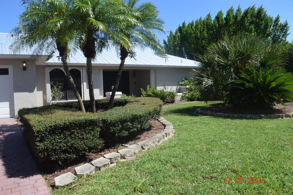 Photo of 422 S Naranja Avenue, Port Saint Lucie, FL 34983 (MLS # R11004083)