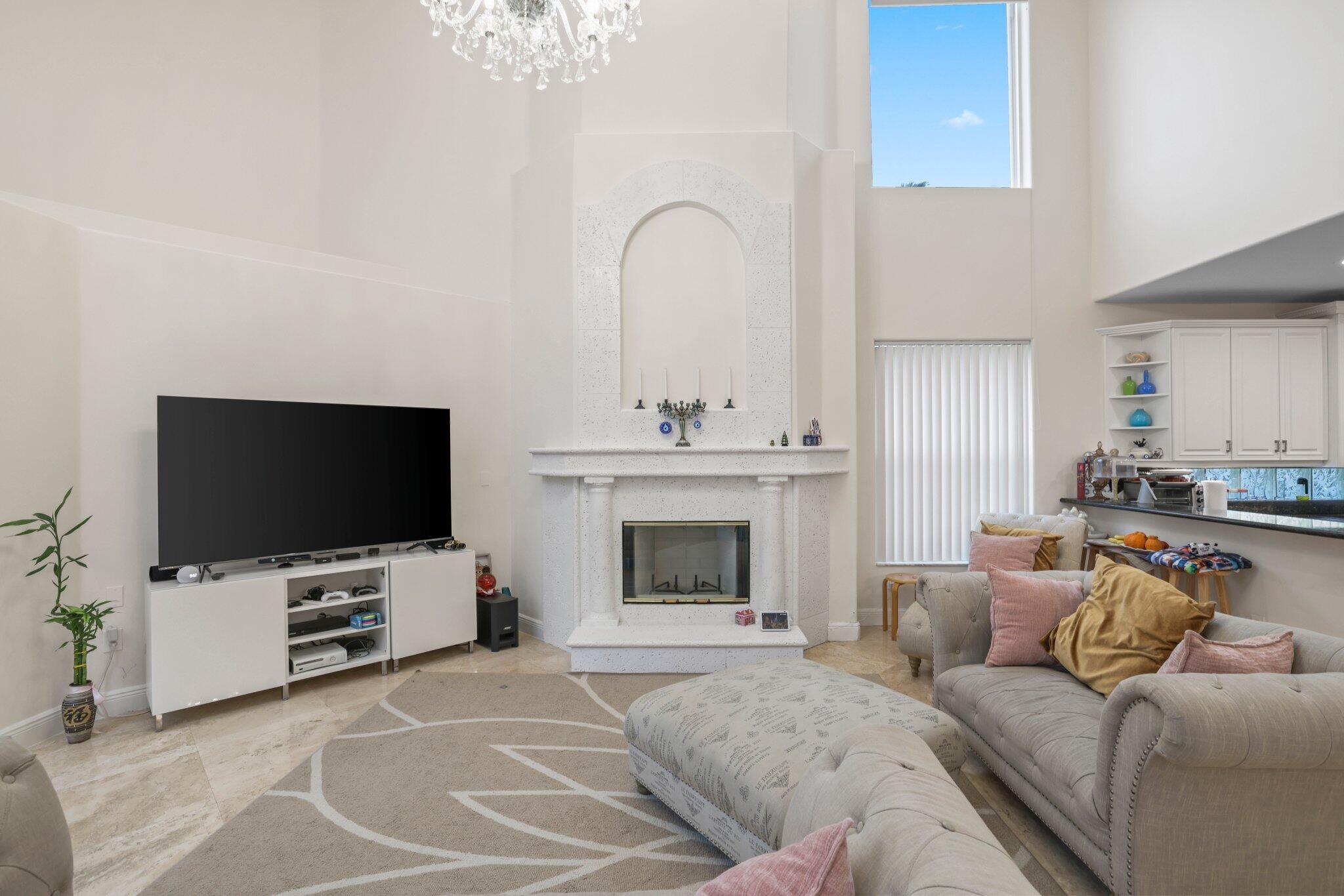 SATURNIA - Residential