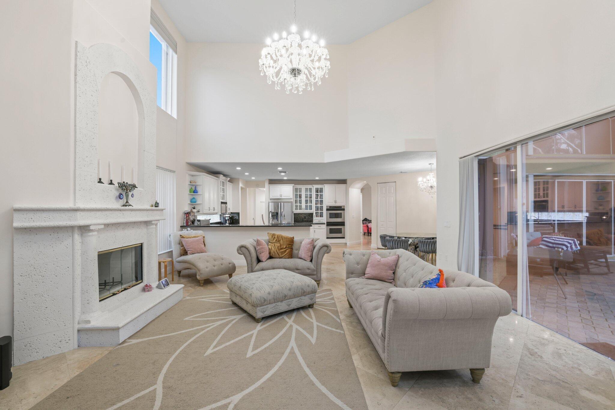 SATURNIA - Residential