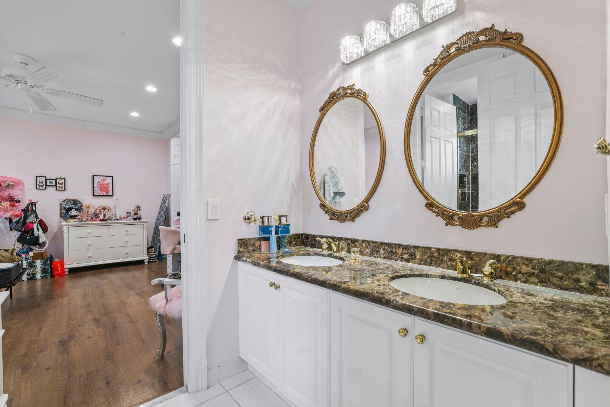 SATURNIA - Residential