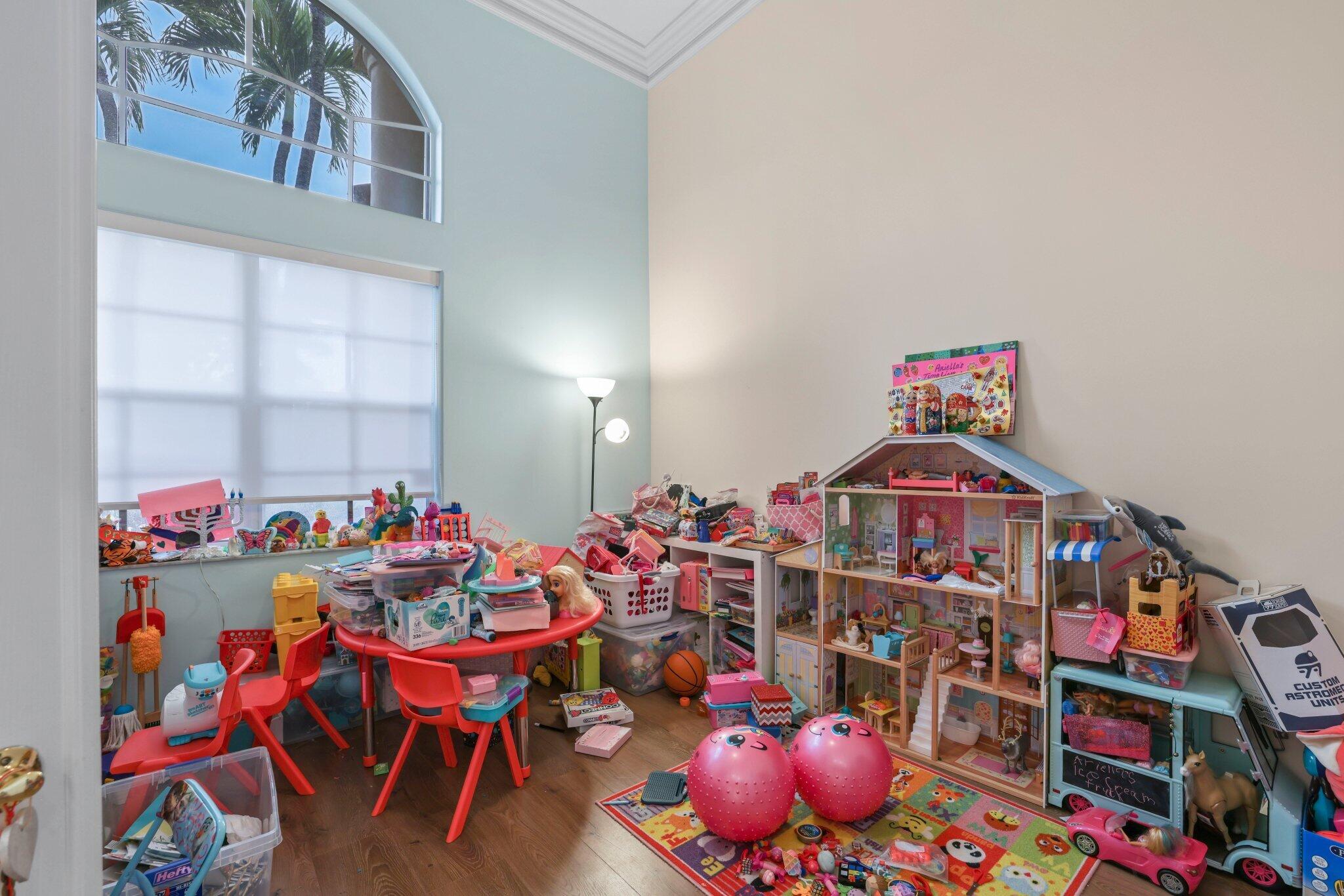 SATURNIA - Residential