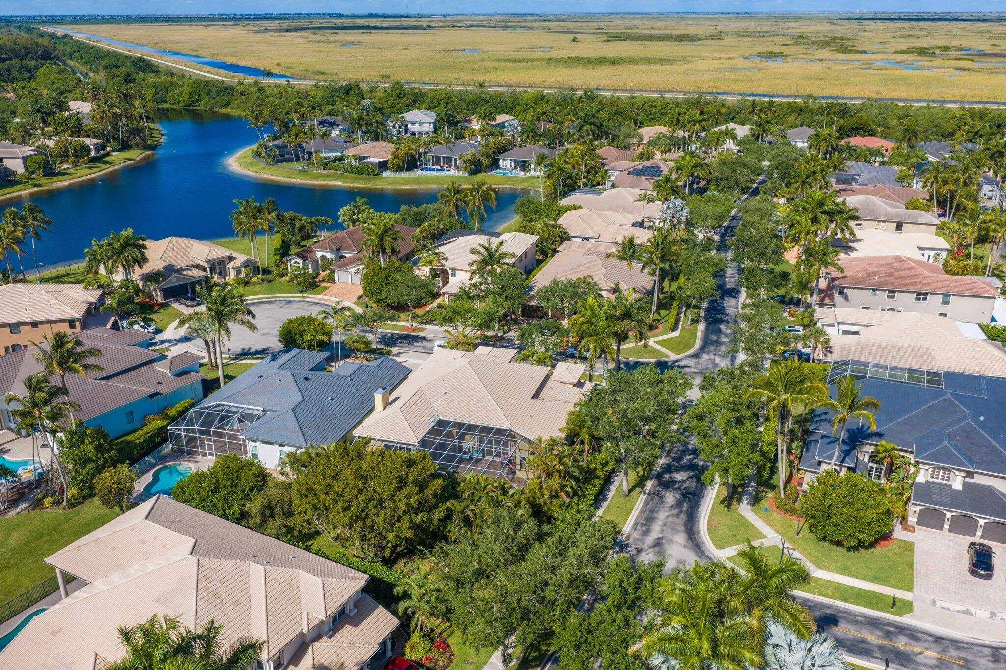 SATURNIA - Residential