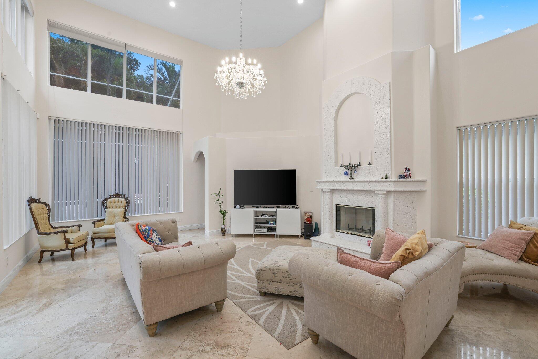 SATURNIA - Residential