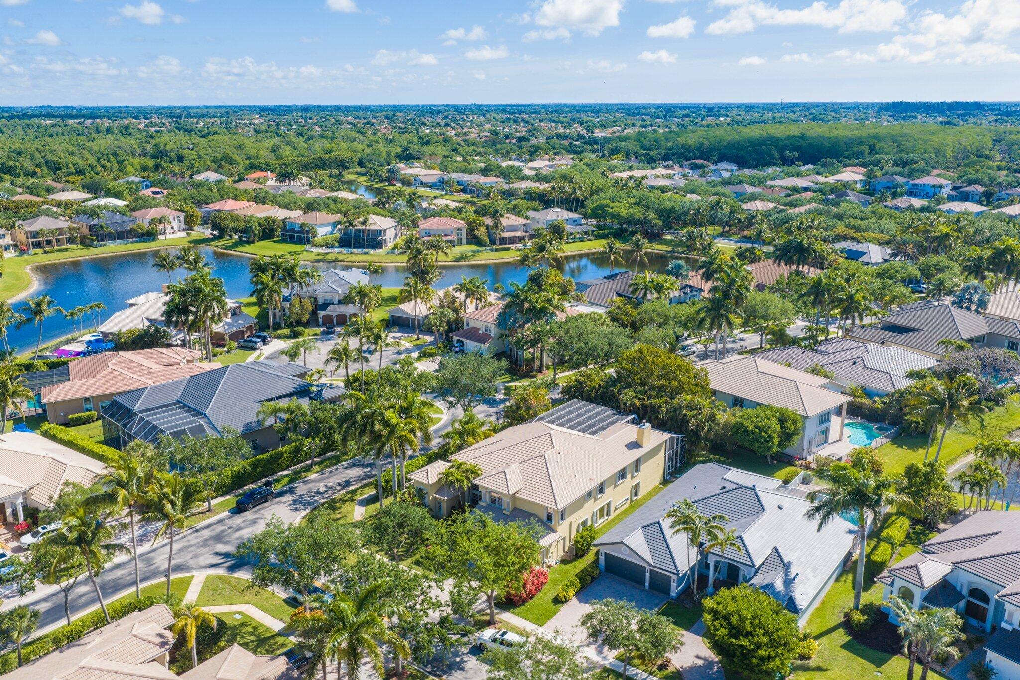 SATURNIA - Residential