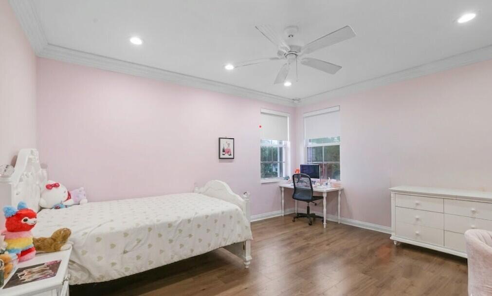 SATURNIA - Residential