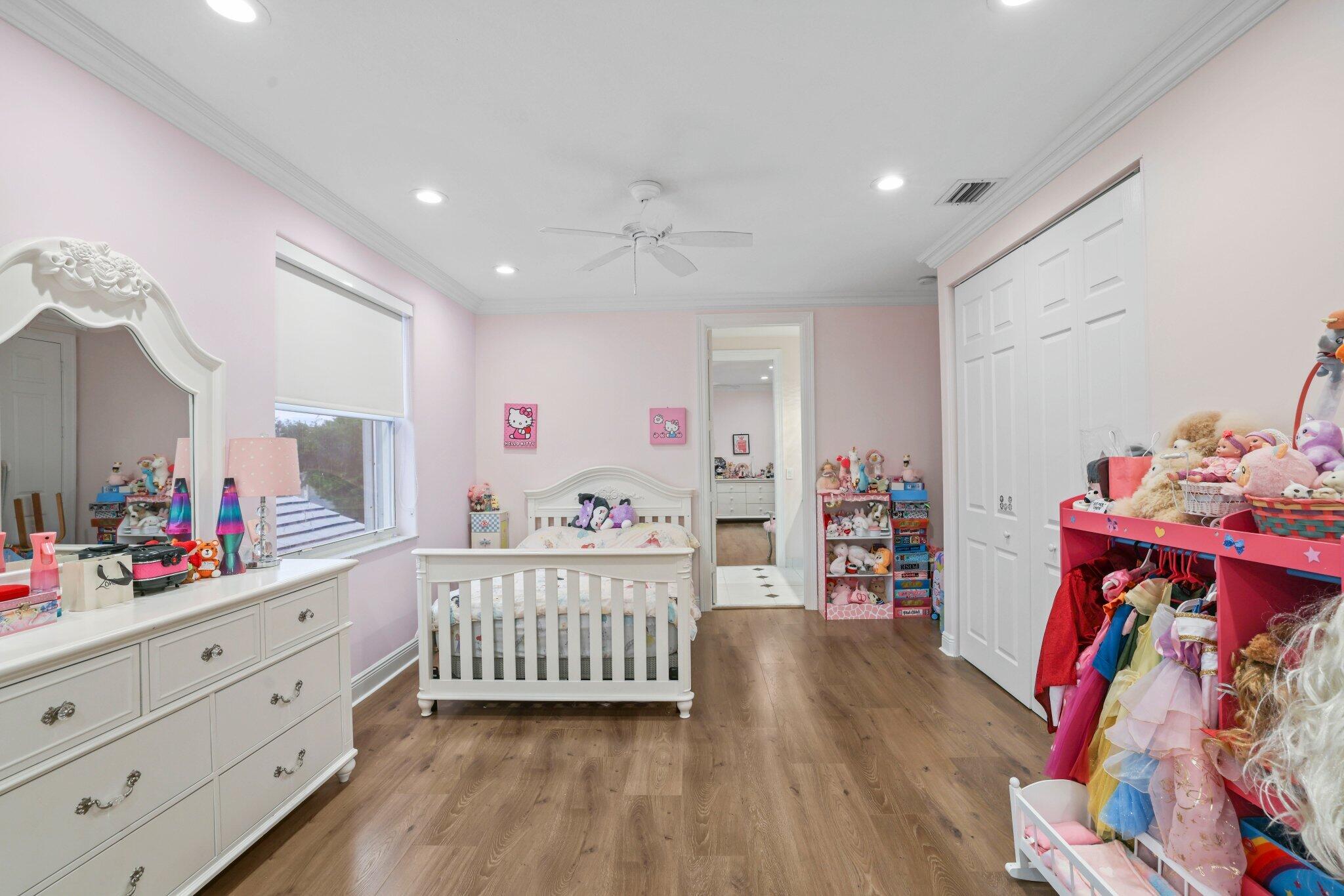 SATURNIA - Residential