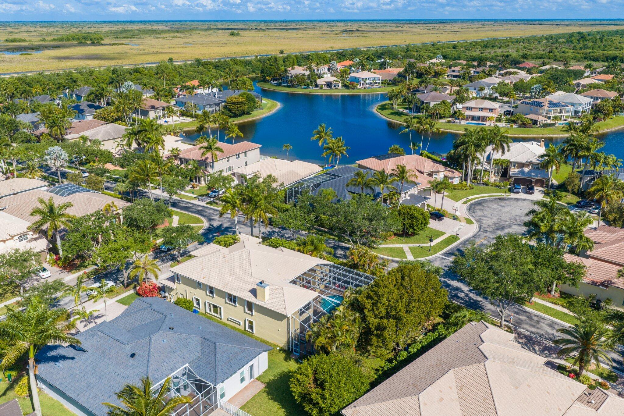 SATURNIA - Residential