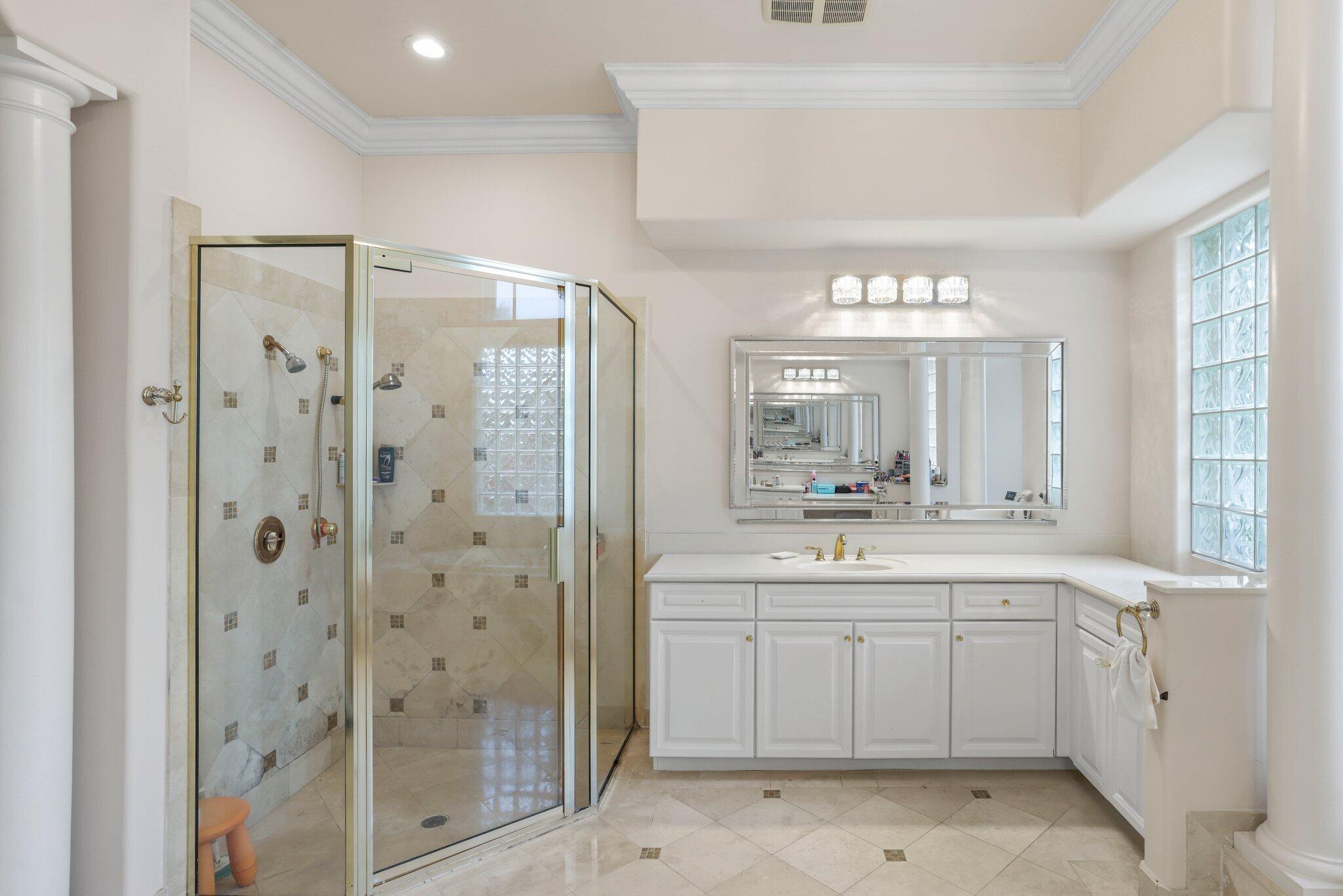 SATURNIA - Residential