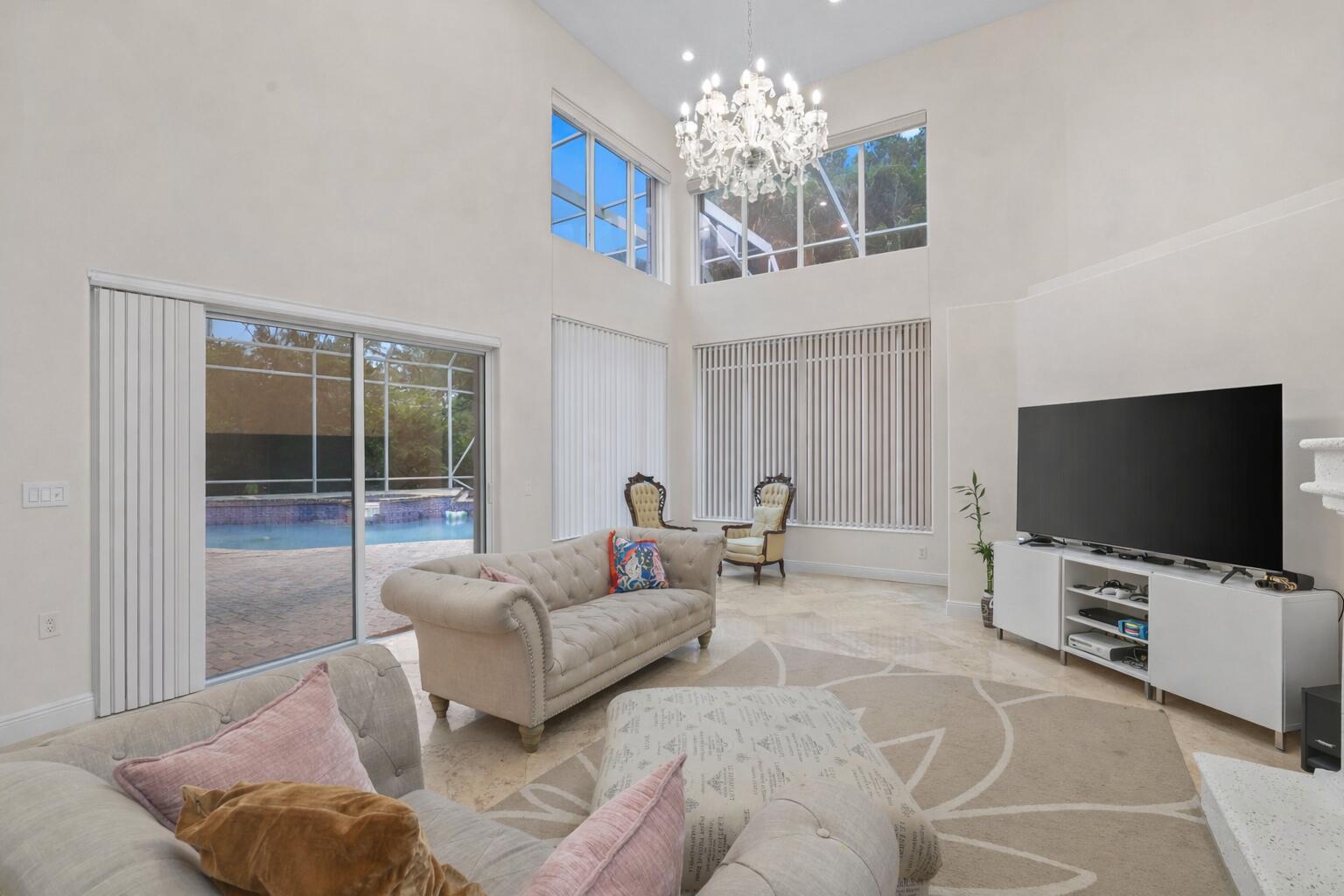 SATURNIA - Residential