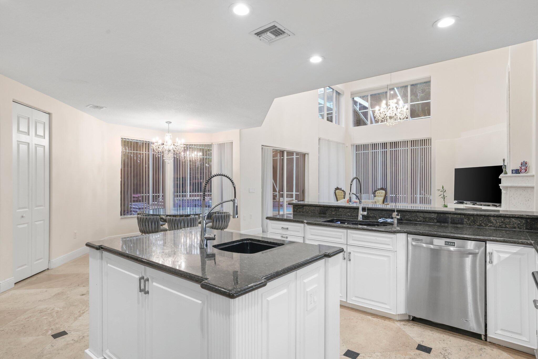 SATURNIA - Residential