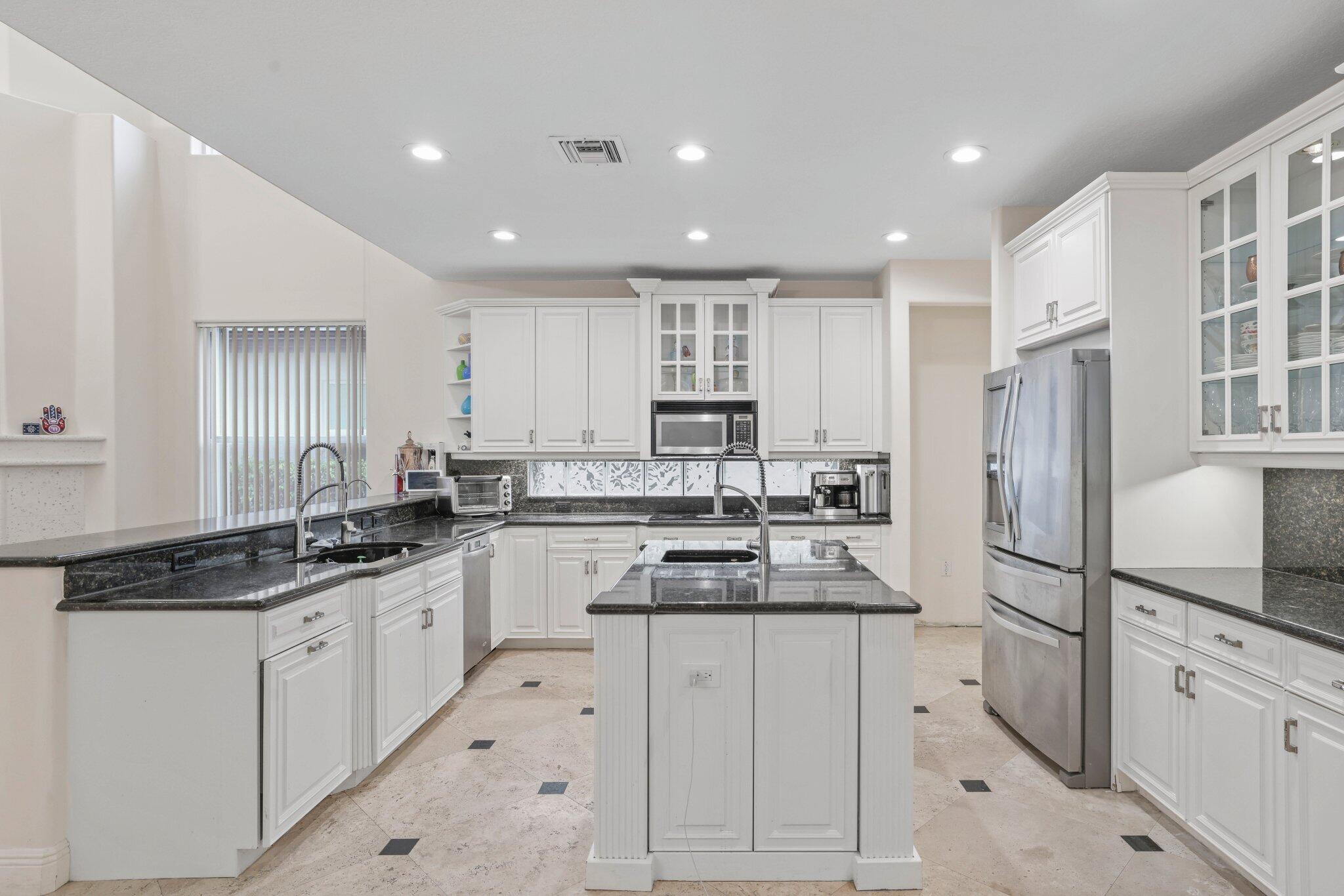 SATURNIA - Residential