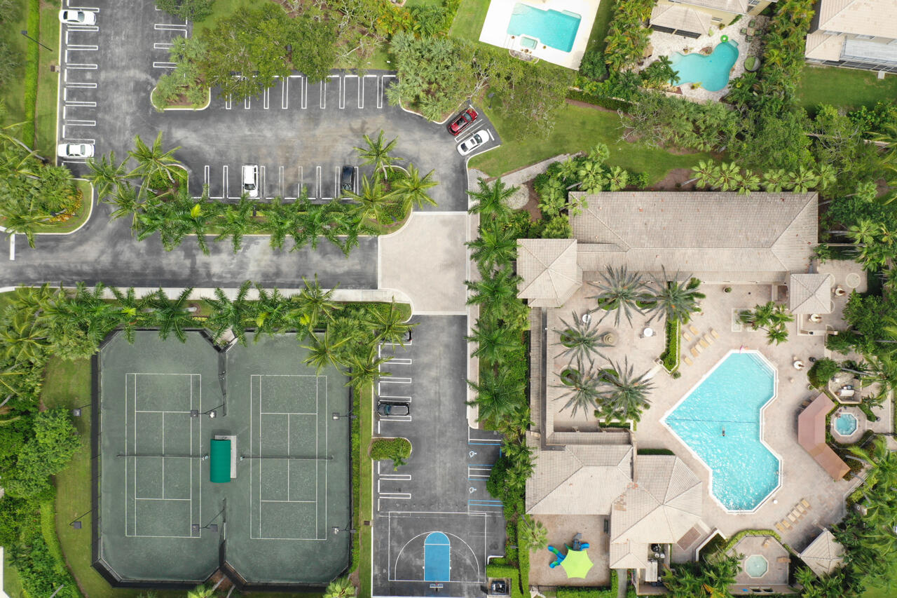 SATURNIA - Residential