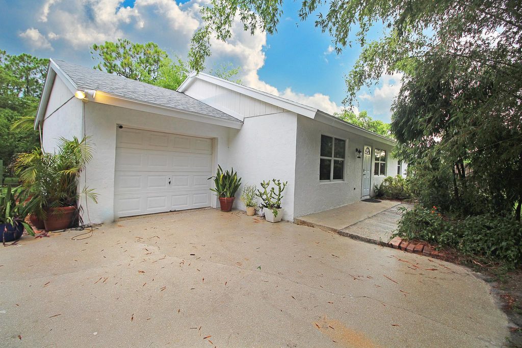 Photo of 16930 93 Road N, Loxahatchee, FL 33470 (MLS # R11008380)