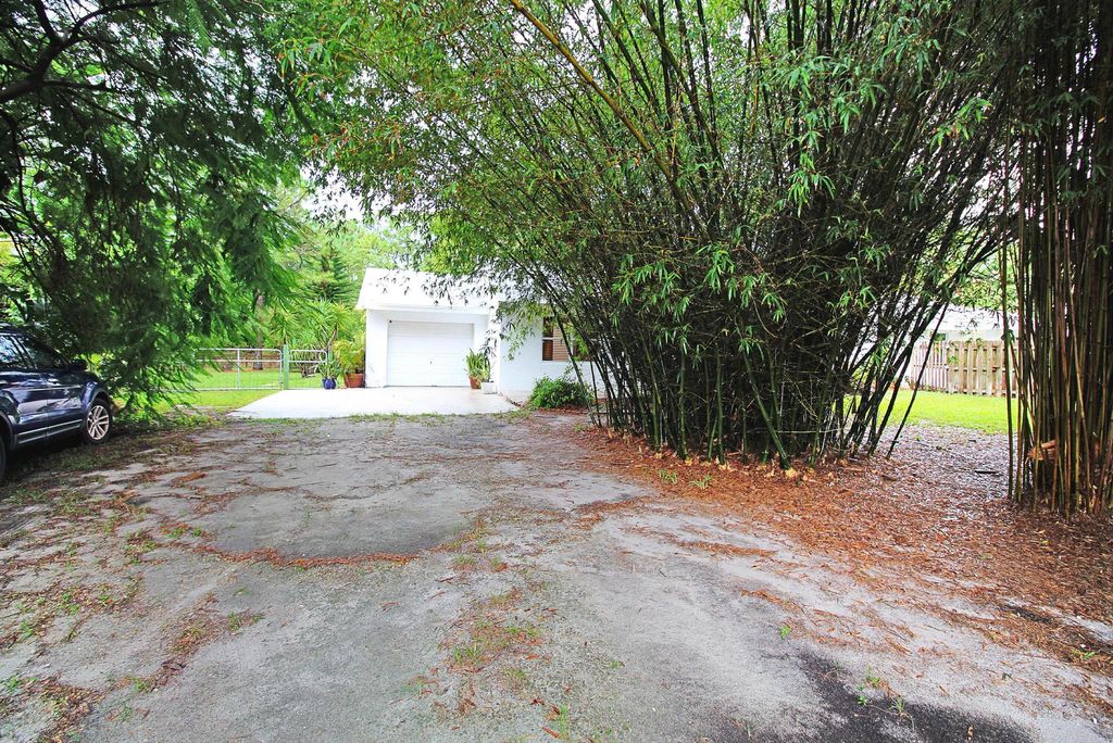 Photo of 16930 93 Road N, Loxahatchee, FL 33470 (MLS # R11008380)