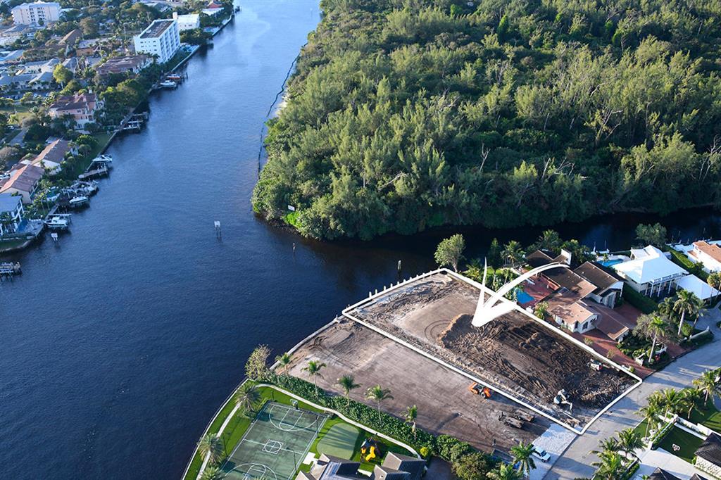 ROYAL PALM YACHT & COUNTRY CLUB - Land